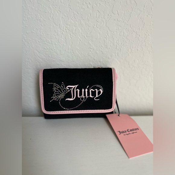 Juicy Couture Handbags - Juicy Couture Wingin It Wallet